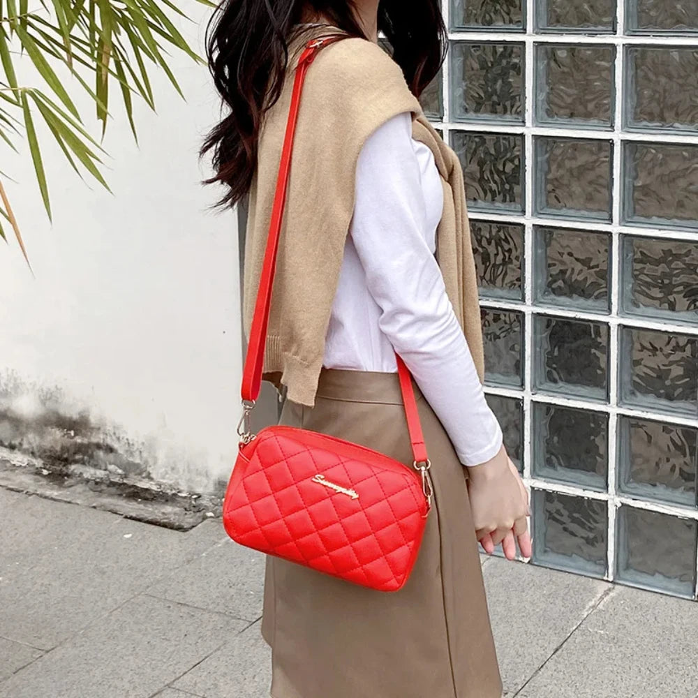 Sac matelassé à chaîne et pompon – Femme